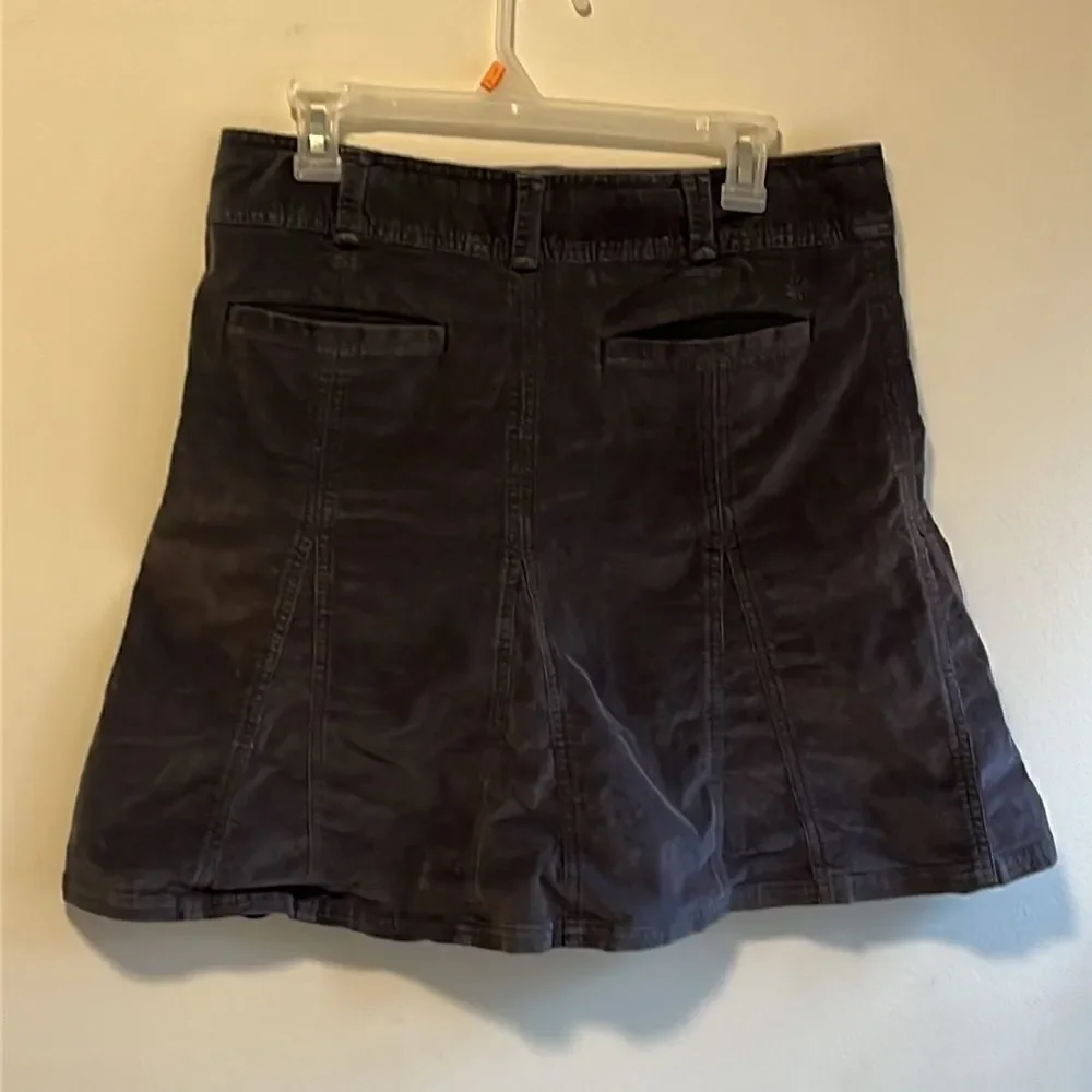 EXCELLENT CONDITION ATHLETA SIZE 8 GRAY BRUSHED CORDUROY SKIRT